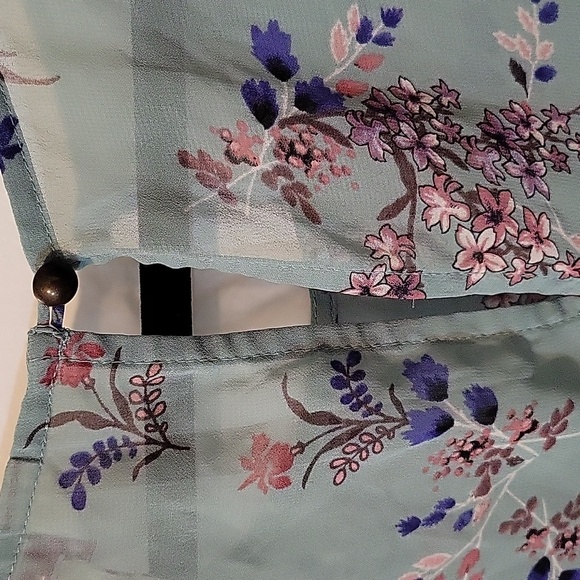 Arizona Jean Company Green Bell Sleeve Sheer Floral Blouse - Picture 6 of 8